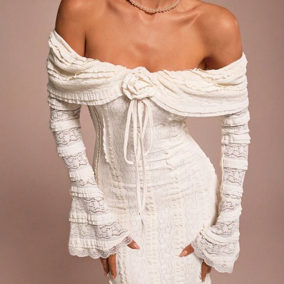 White Elegant Women's Off-Shoulder Long-Sleeved Maxi dress Date Outfit - Picture 2 of 8